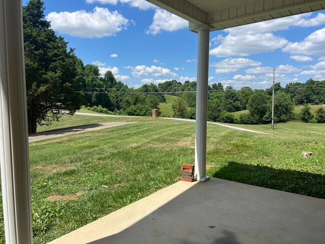 Building Photo - Stunning One Level Home located in central Johnson City!  