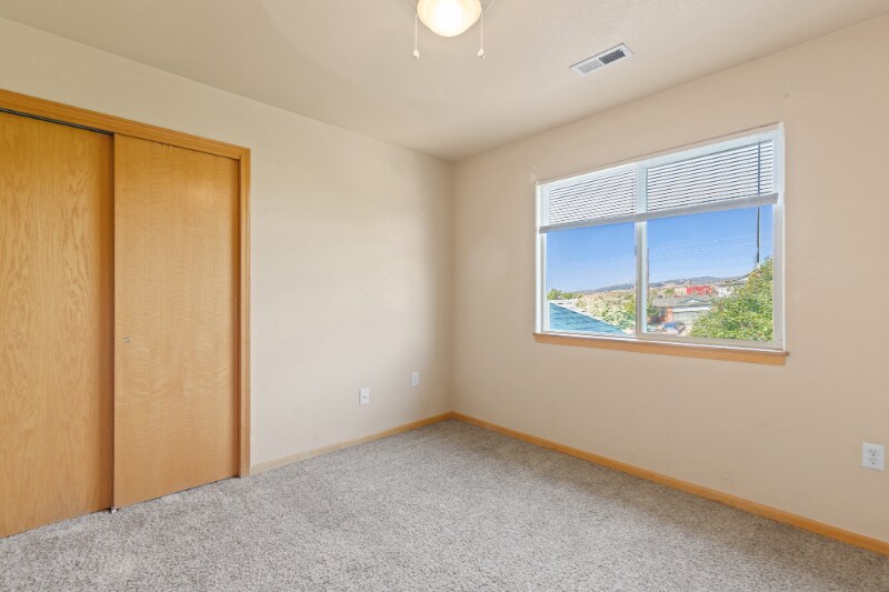 Building Photo - 850 S Overland Trail