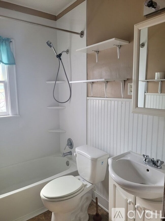 Building Photo - 2 Bd 1 Ba House in Beatrice Available in June!
