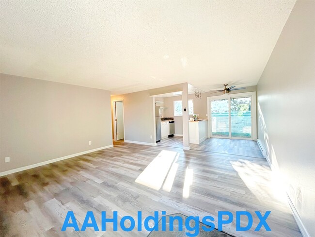 Building Photo - 2312 NE Lombard St