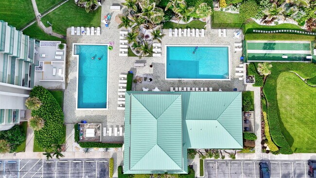 Building Photo - 9940 S Ocean Dr