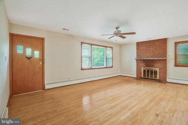 Building Photo - 709 Ellsworth Ave