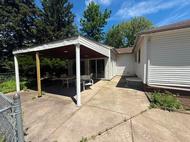 Building Photo - 3816 Cullen Dr