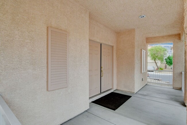 Building Photo - Beautiful 2story house with strip views