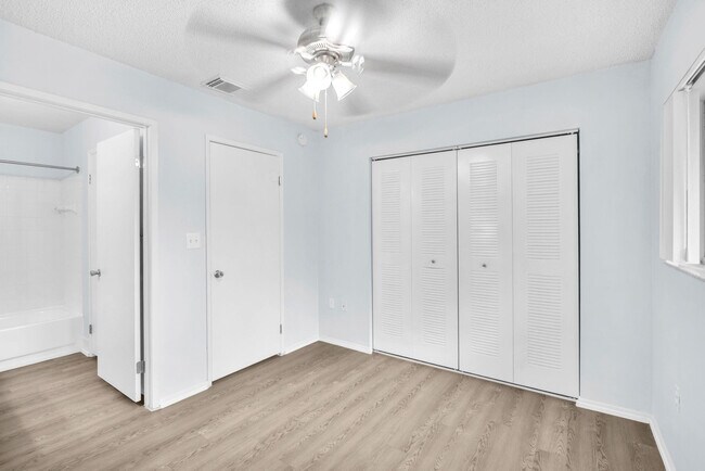 Building Photo - 6881 NW 173rd Dr