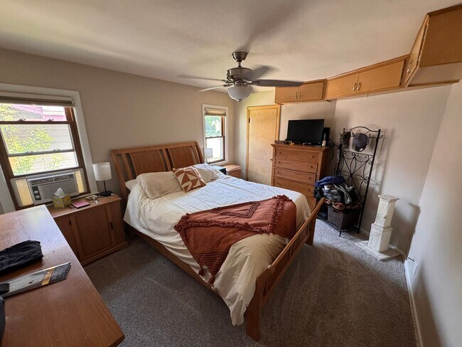 Building Photo - AVAILABLE SEPTEMBER 1: Updated 4-bedroom single family home on a quiet block- with 2 kitchens, 2 ...