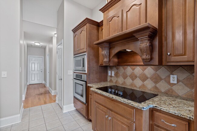 Building Photo - 3116 Tenker Creek Ln SE