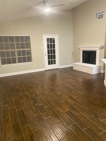 Building Photo - 2030 Oak Creek Ct