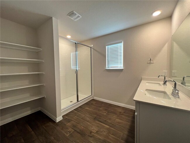 Building Photo - 20000 Price Daniel Dr