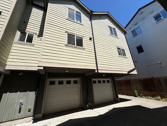 Building Photo - 1122 N 92nd St