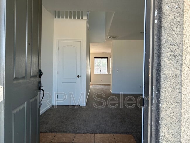 Building Photo - 35 Seatuck Ct
