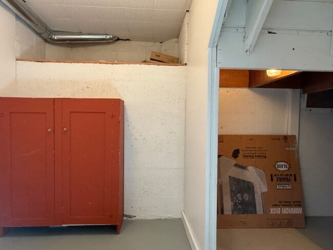 Building Photo - House For Lease