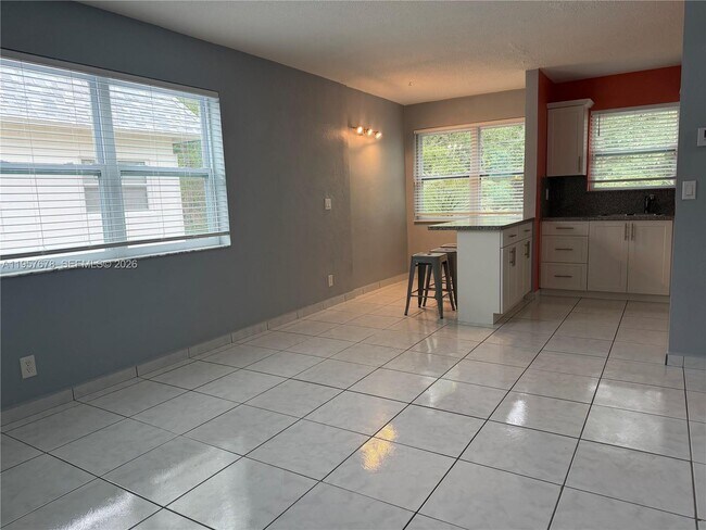 Building Photo - 1301 N 12th Ct