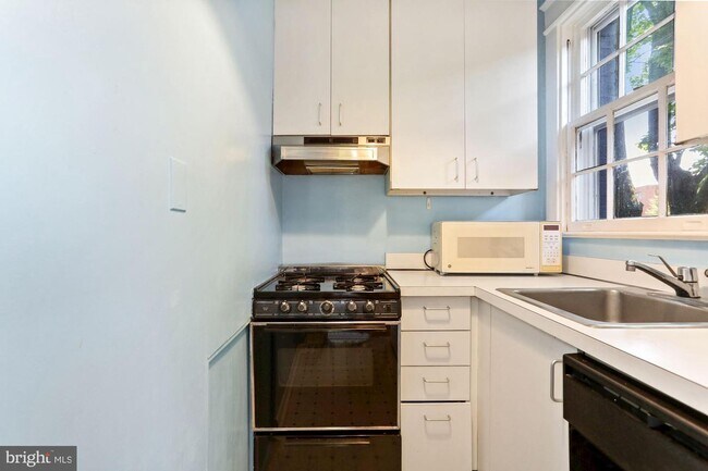 Building Photo - 2325 37th St NW