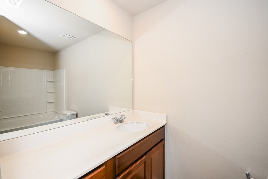 Building Photo - 151 Innis Brk Cir