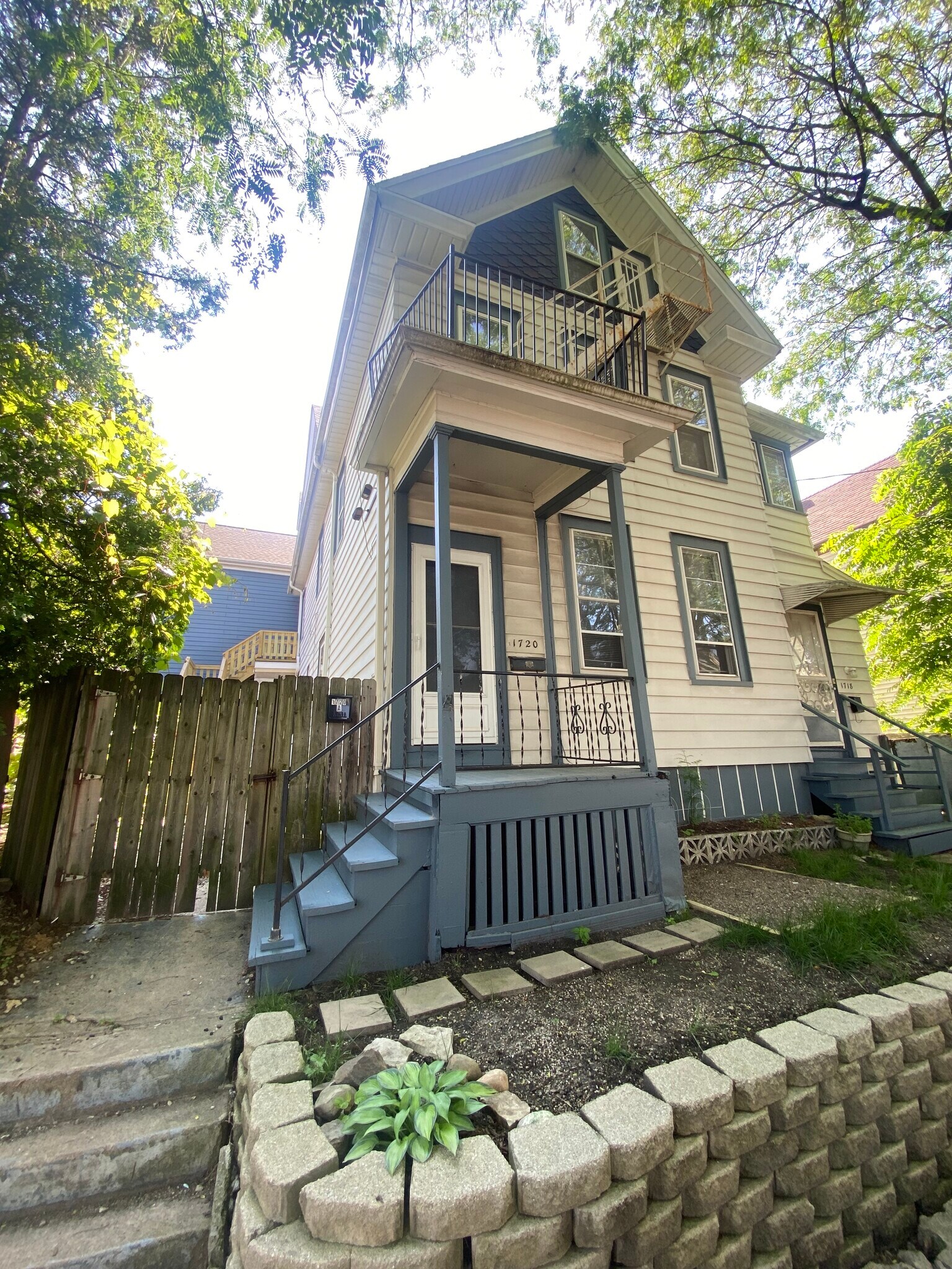 Exterior - 1720 N Astor St