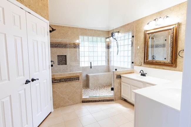 Building Photo - 710 Bel Air Dr