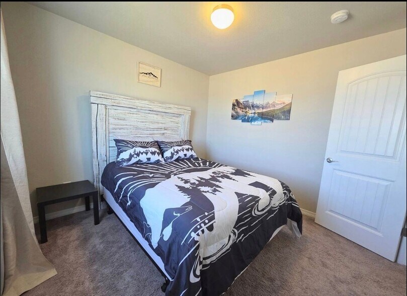 Building Photo - 6784 Skuna Dr