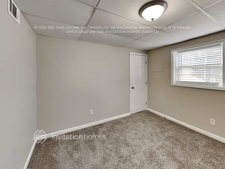 Building Photo - 395 N Hickory Ln