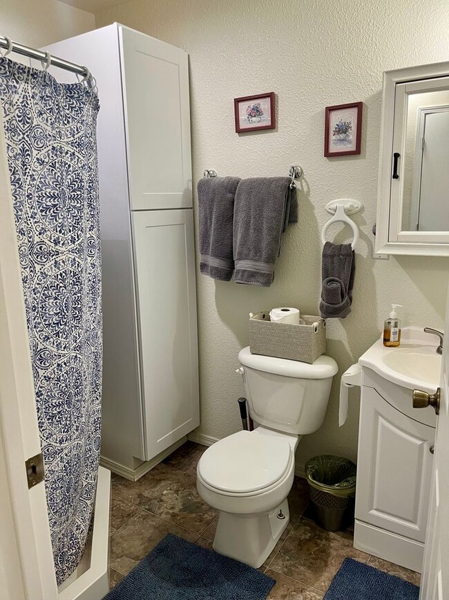 Building Photo - Short Term Rental available, Fully Furnished , 1 Bedroom, 1 Bath in Private Setting