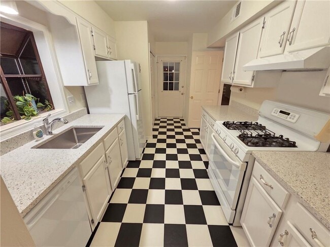 Building Photo - 8 Old Decatur Cir