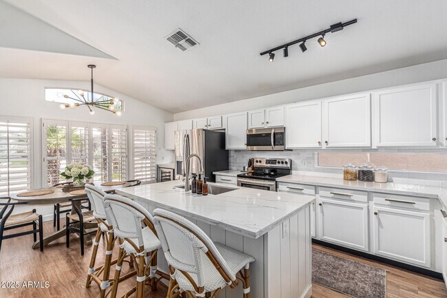 Building Photo - 4109 E Graythorn Ave