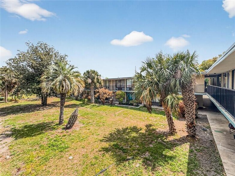 Building Photo - 7900 S Orange Blossom Trl