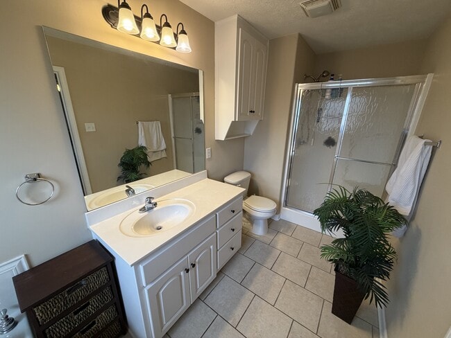 Building Photo - 2418 Canterbury Ln