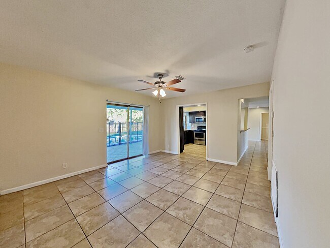 Building Photo - 631 S Crescent Dr