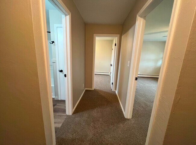 Building Photo - 1209 Rosewood Dr NE