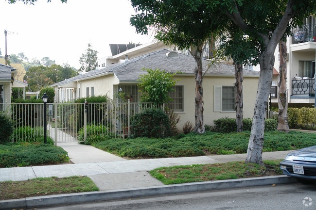 Primary Photo - 1526 Dixon St