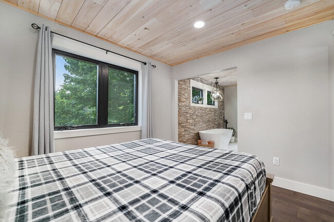 master bedroom - 8481 Blackman Rd