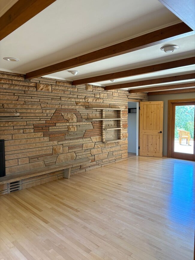 Building Photo - Unfurnished, 1-Year Long-Term Rental