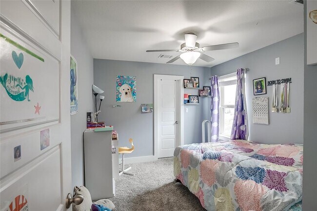 Building Photo - 15912 Cadoz Dr
