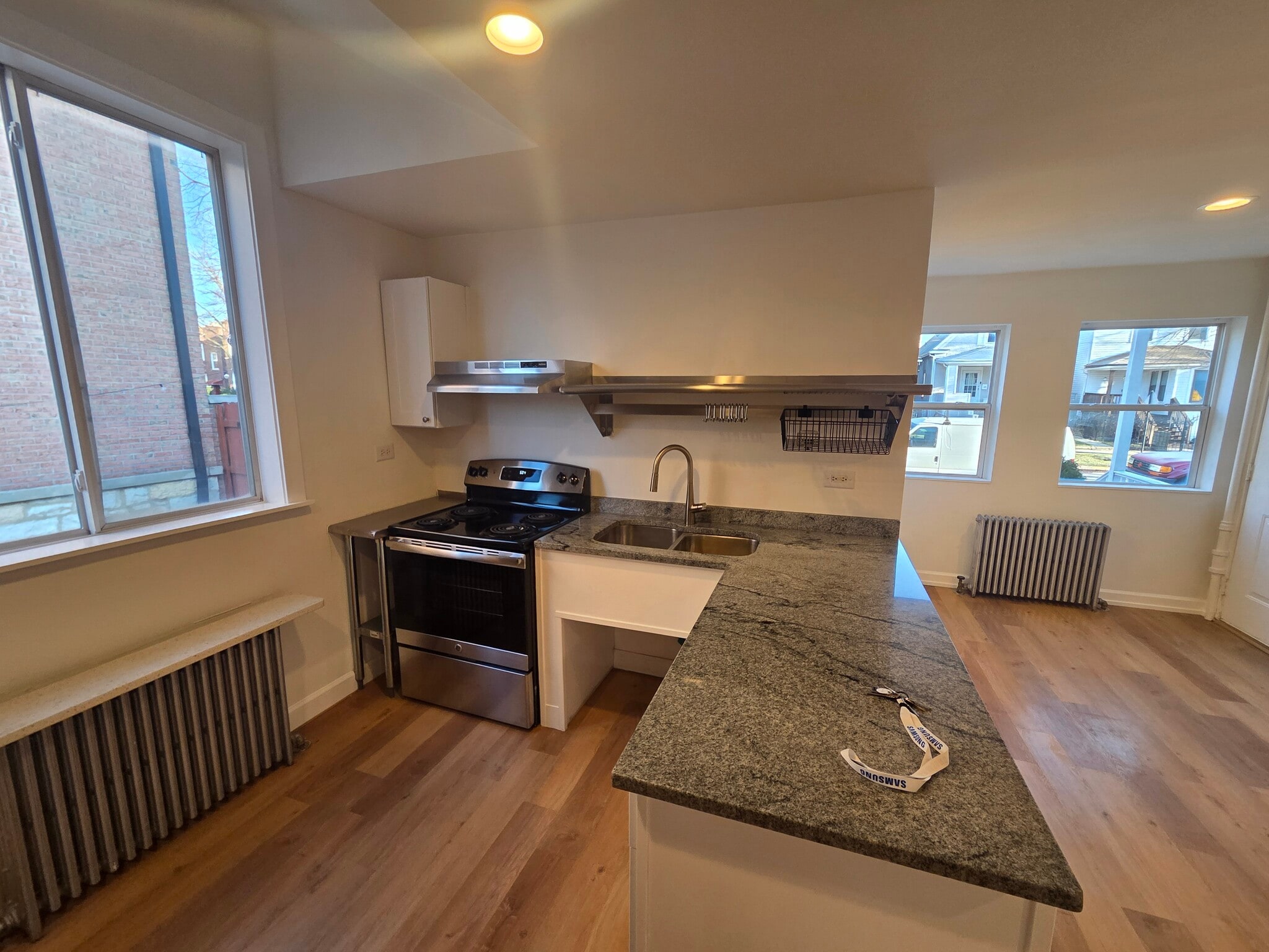 Building Photo - 4839 W Dakin St