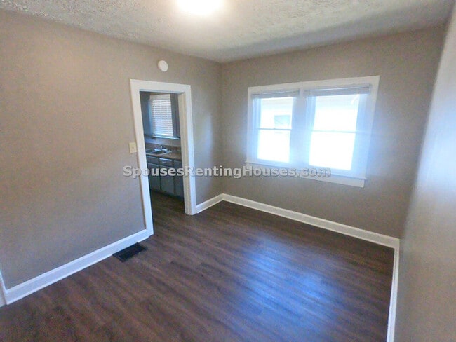 Building Photo - 530 N Chester Ave