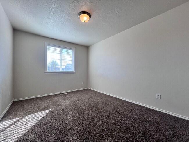 Building Photo - 5193 Toscana Ave N
