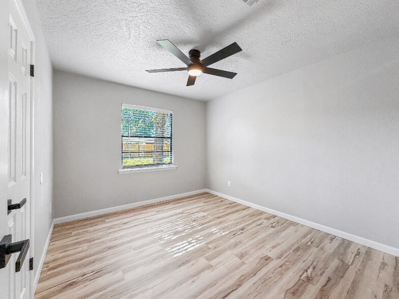 Building Photo - 1702 W Boyd St