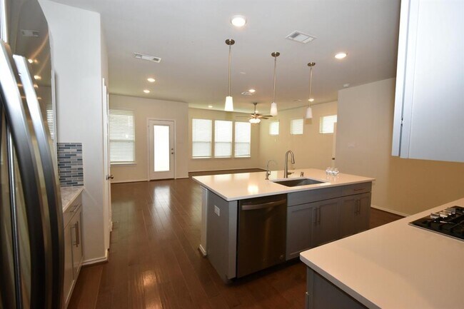 Building Photo - 8647 Cedardale Park Dr