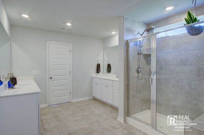 Building Photo - 137 Paddle Boat Wy