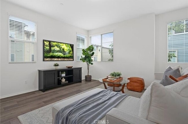 Building Photo - 747 Savi Dr