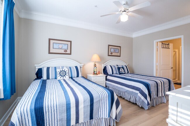 Building Photo - CALLING ALL GOLF ENTHUSIASTS!!! PERFECT OFF-SEASON RENTAL AWAITS YOU.