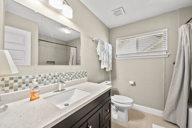 Building Photo - 43 Hickory Oak Dr