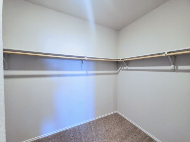 Building Photo - 4 BR / 3 BA - 2175 SF in Seguin - Arroyo Ranch!!!