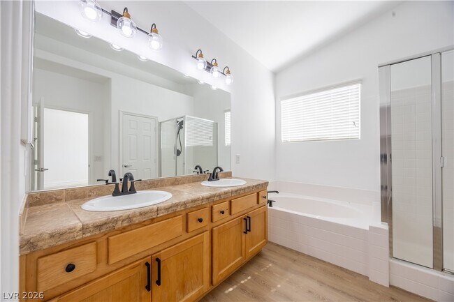 Building Photo - 212 Fairway Woods Dr