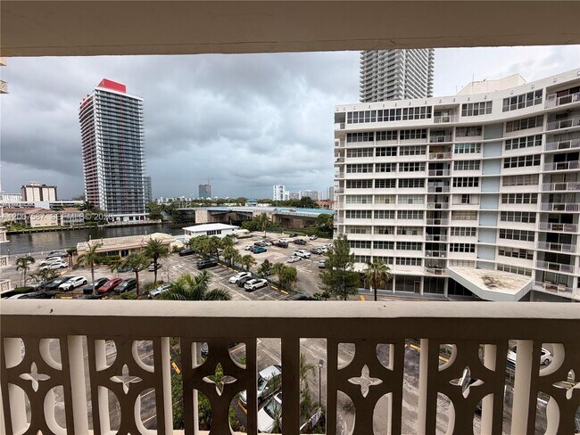 Building Photo - 1825 S Ocean Dr