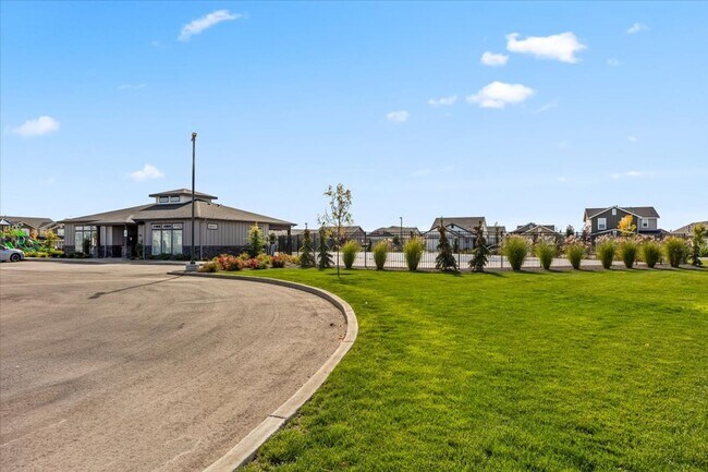 Building Photo - Perfect Location 3 Bed 2 Bath Home with SO...