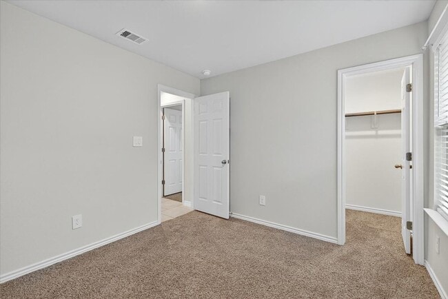 Building Photo - 3909 Shiva Dr