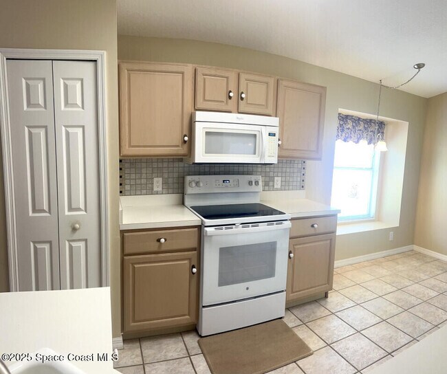 Building Photo - 2324 Addington Cir