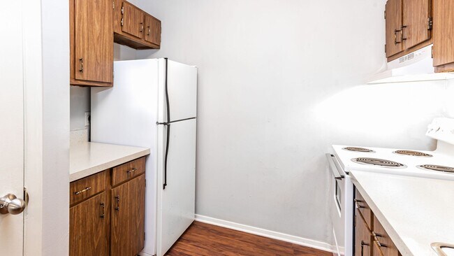 Building Photo - Ashwood Apartment Homes